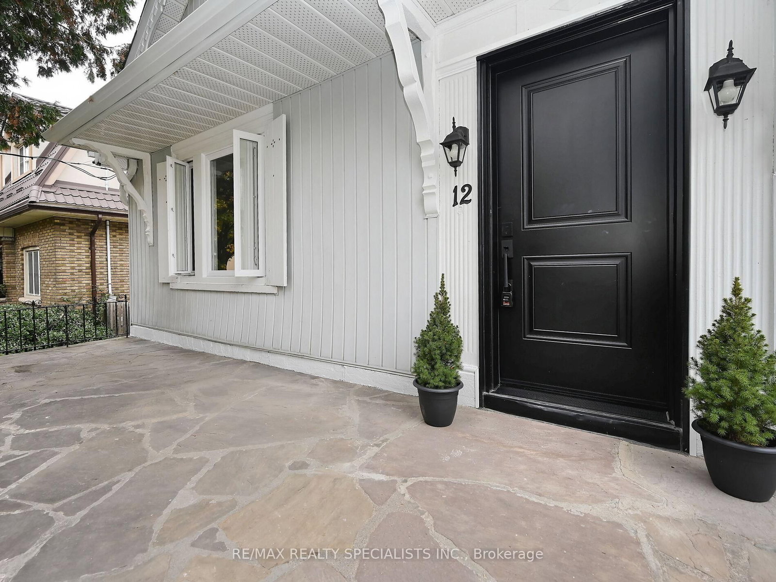 Detached House for sale at 12 Elizabeth Street, Brampton, Ontario, L6Y 1P8 - Downtown Brampton - MLS: W12923424