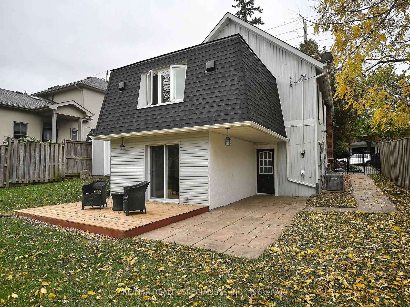 Detached House for sale at 12 Elizabeth Street, Brampton, Ontario, L6Y 1P8 - Downtown Brampton - MLS: W12923424