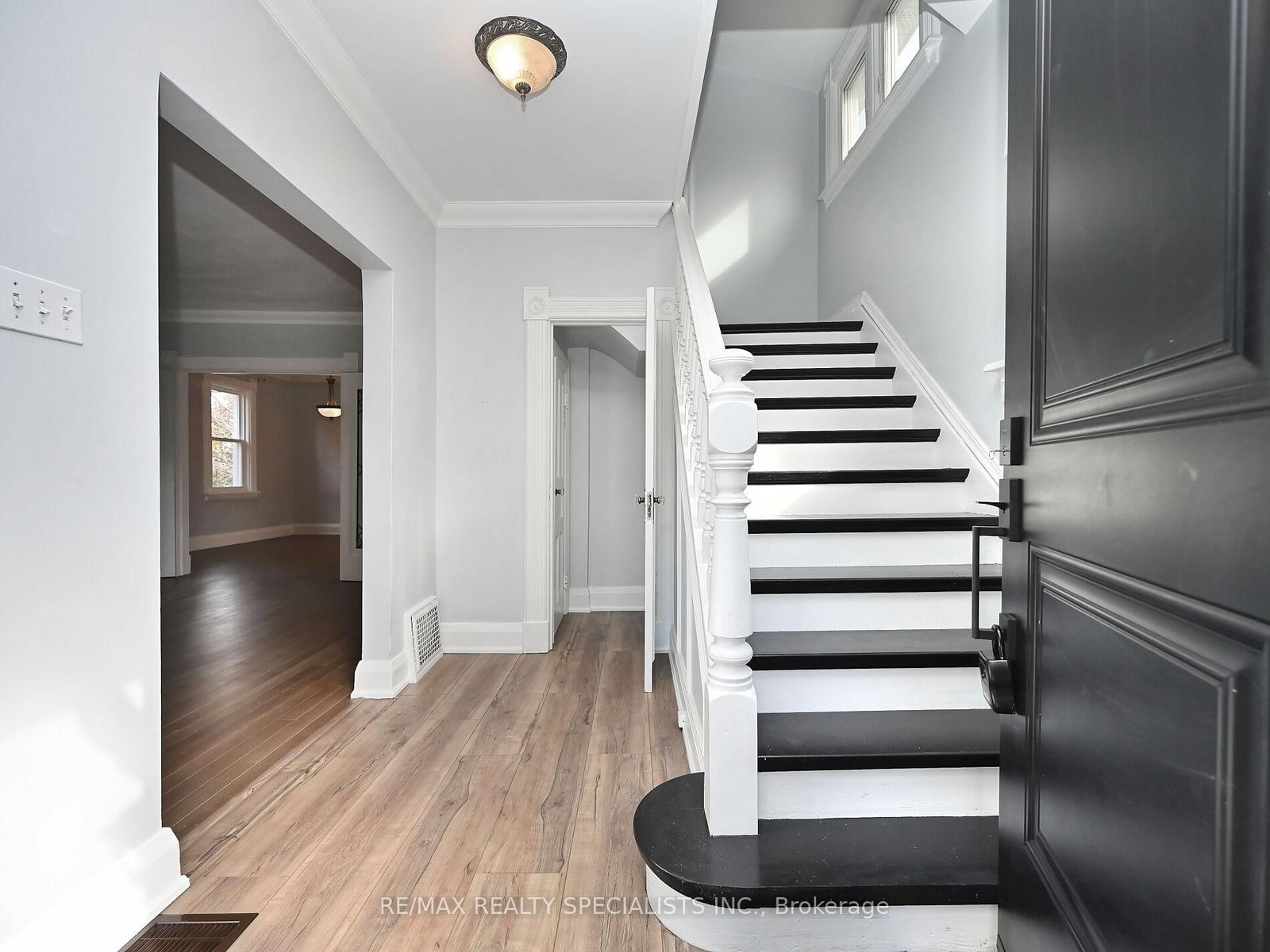 Detached House for sale at 12 Elizabeth Street, Brampton, Ontario, L6Y 1P8 - Downtown Brampton - MLS: W12923424