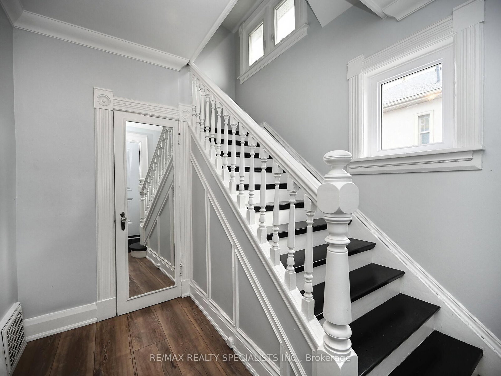 Detached House for sale at 12 Elizabeth Street, Brampton, Ontario, L6Y 1P8 - Downtown Brampton - MLS: W12923424