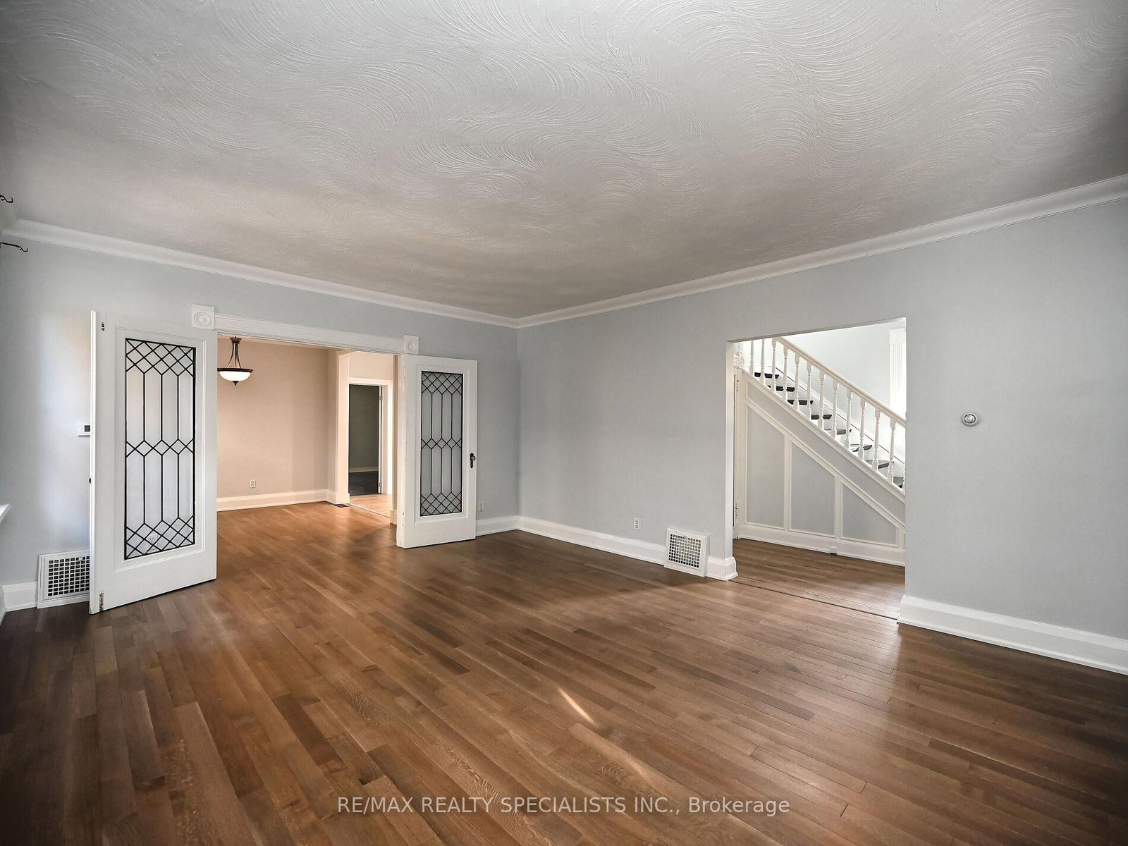 Detached House for sale at 12 Elizabeth Street, Brampton, Ontario, L6Y 1P8 - Downtown Brampton - MLS: W12923424