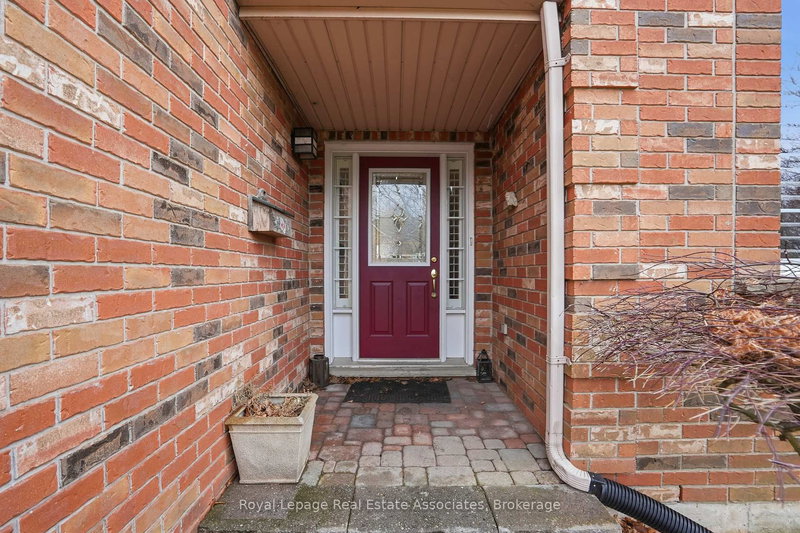 486 Delaney Crt, Burlington, L7L 5T7 | Image 2
