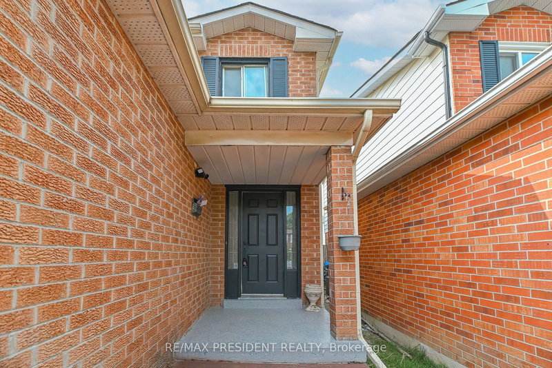 4 Lawnview Crt, Brampton, L7G 1T4 | Image 2