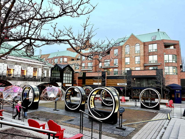 2 - 221 Robinson Street