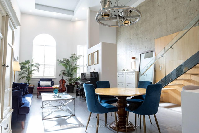 2 - 221 Robinson Street