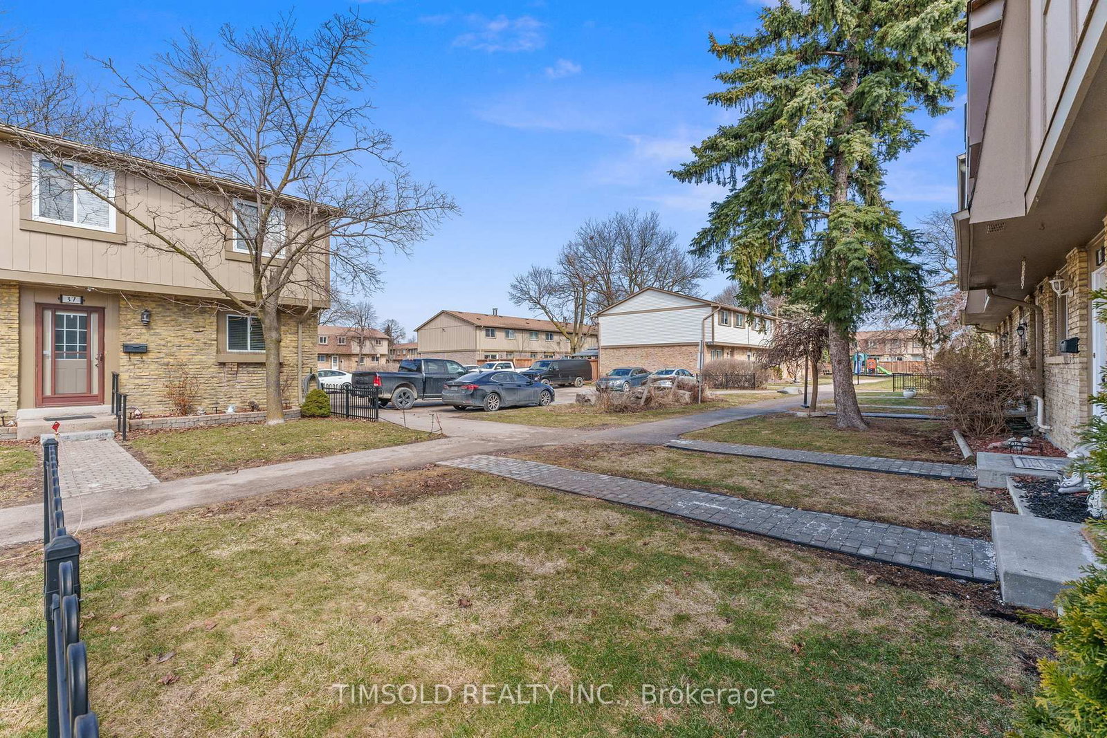 Townhouse for sale at 29-57 Hansen Road, Brampton, Ontario, L6V 3C6 - Madoc - MLS: W12924166