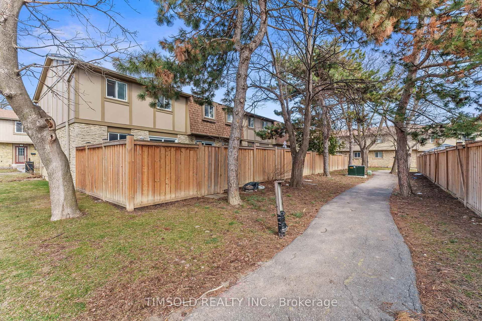 Townhouse for sale at 29-57 Hansen Road, Brampton, Ontario, L6V 3C6 - Madoc - MLS: W12924166