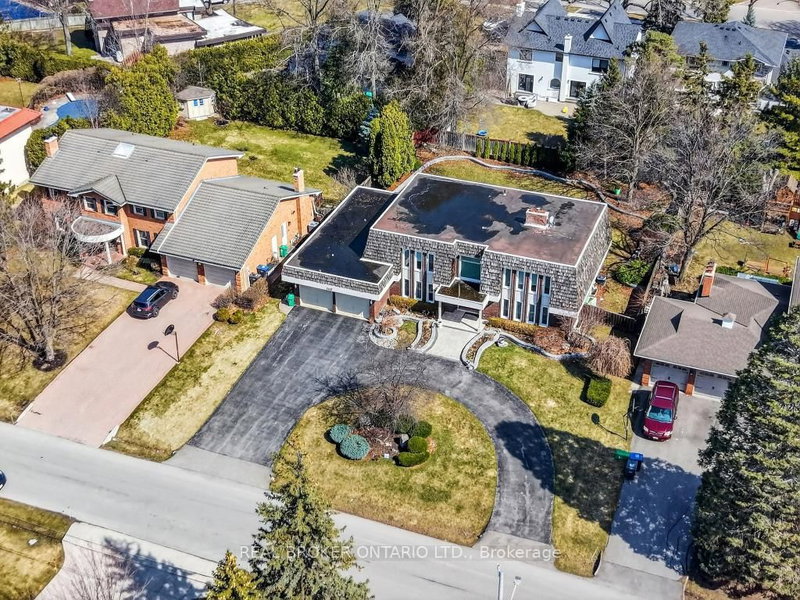 2145 Oneida Cres, Mississauga, L5C 1V7 | Image 3