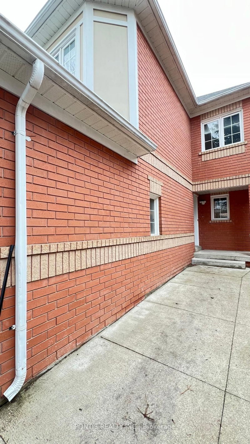 33 Clover Bloom Rd, Brampton, L6R 1S2 | Image 2