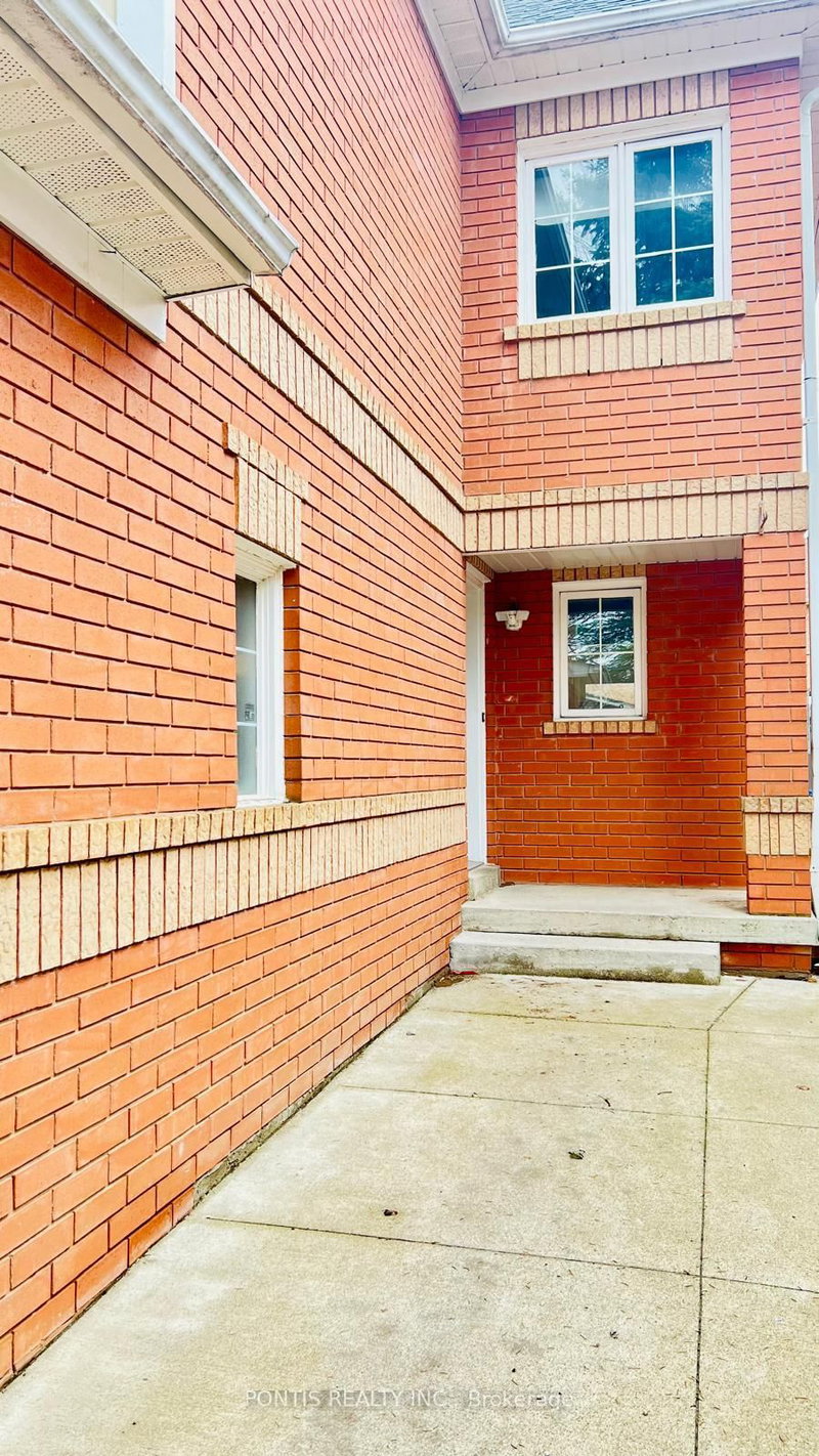 33 Clover Bloom Rd, Brampton, L6R 1S2 | Image 3