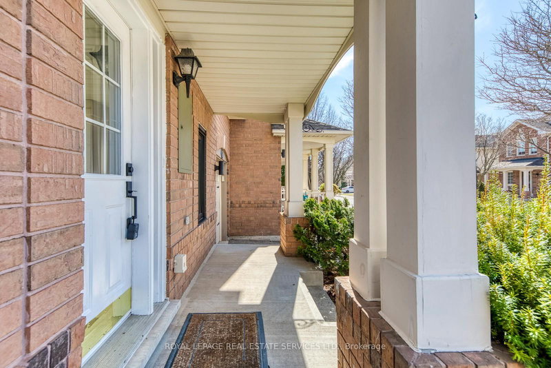 2066 Broadleaf Cres, Burlington, L7L 6S4 | Image 3