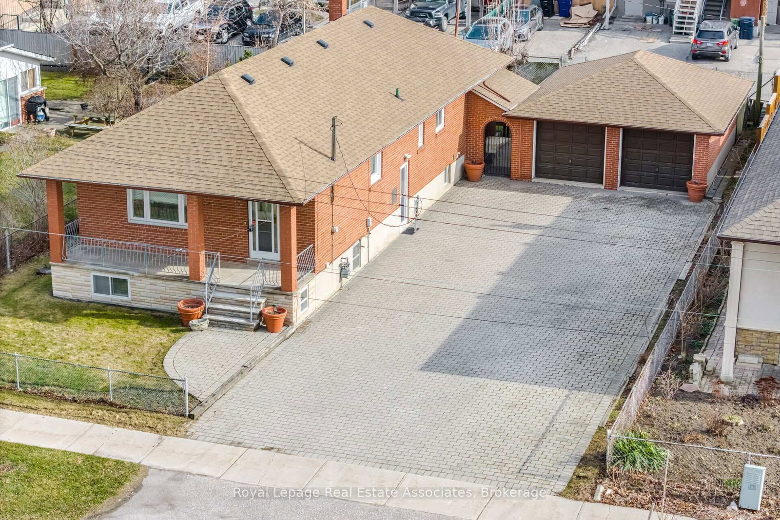 Detached House for sale at 5 Rosewood Avenue, Toronto, Ontario, M8Z 1X3 - Stonegate-Queensway - MLS: W12924746