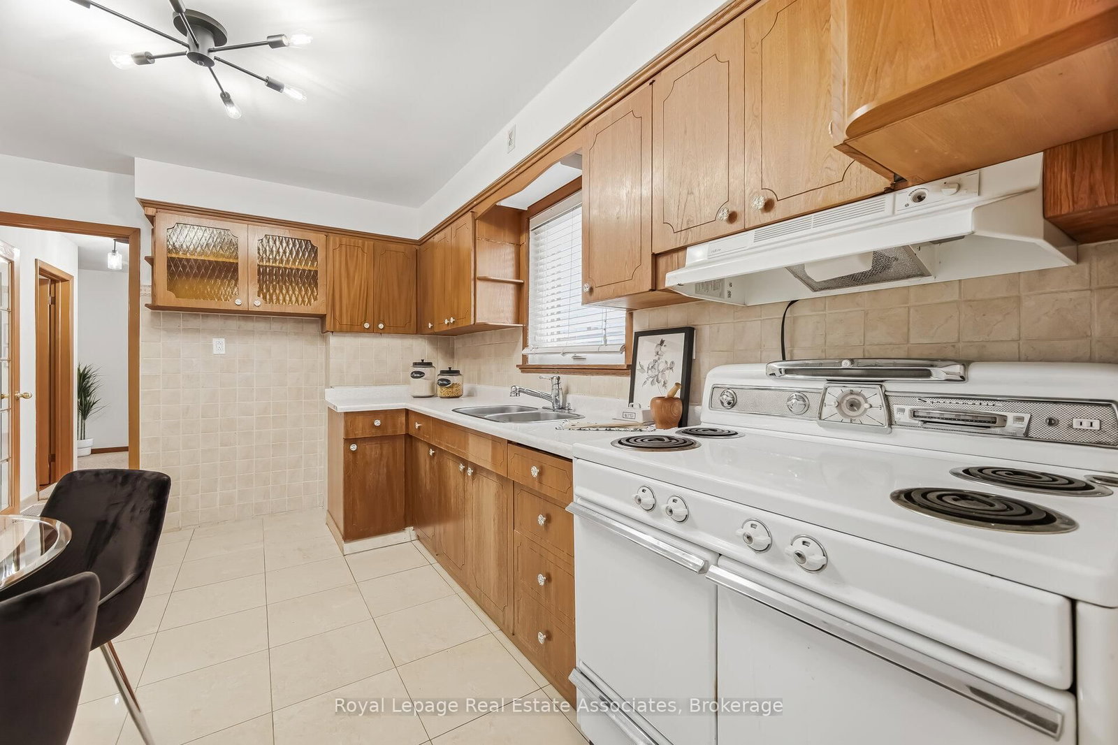 Detached House for sale at 5 Rosewood Avenue, Toronto, Ontario, M8Z 1X3 - Stonegate-Queensway - MLS: W12924746