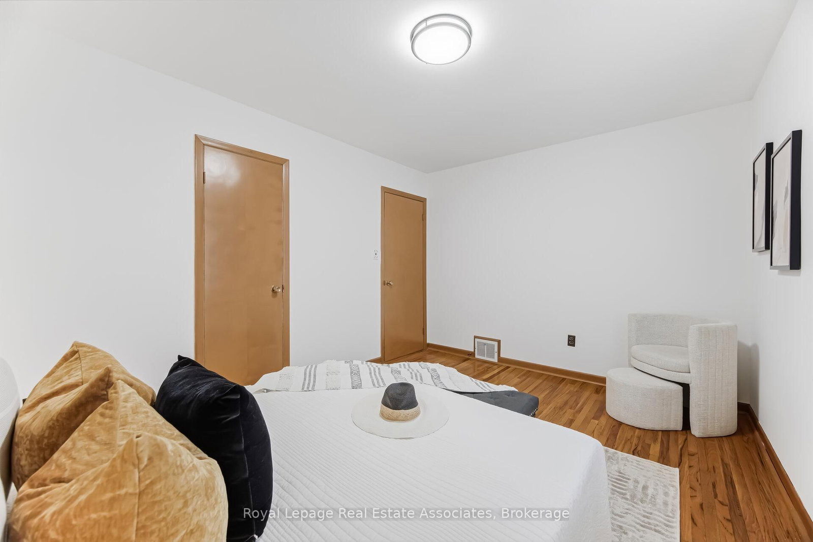 Detached House for sale at 5 Rosewood Avenue, Toronto, Ontario, M8Z 1X3 - Stonegate-Queensway - MLS: W12924746