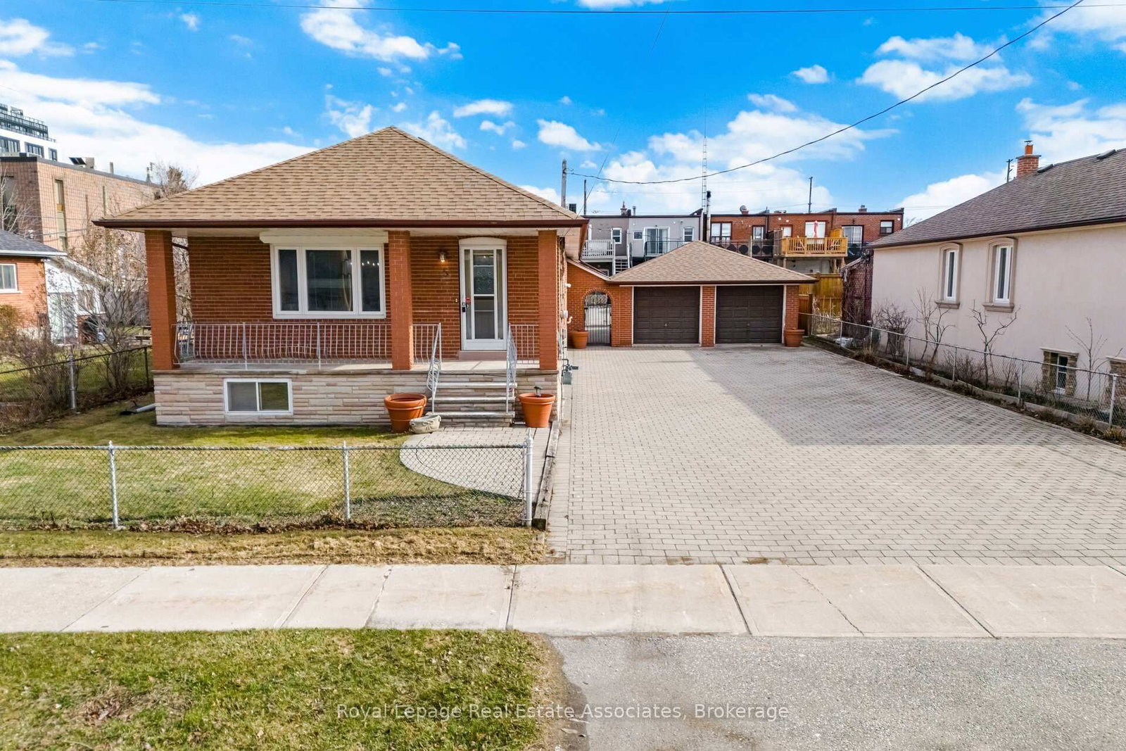 Detached House for sale at 5 Rosewood Avenue, Toronto, Ontario, M8Z 1X3 - Stonegate-Queensway - MLS: W12924746