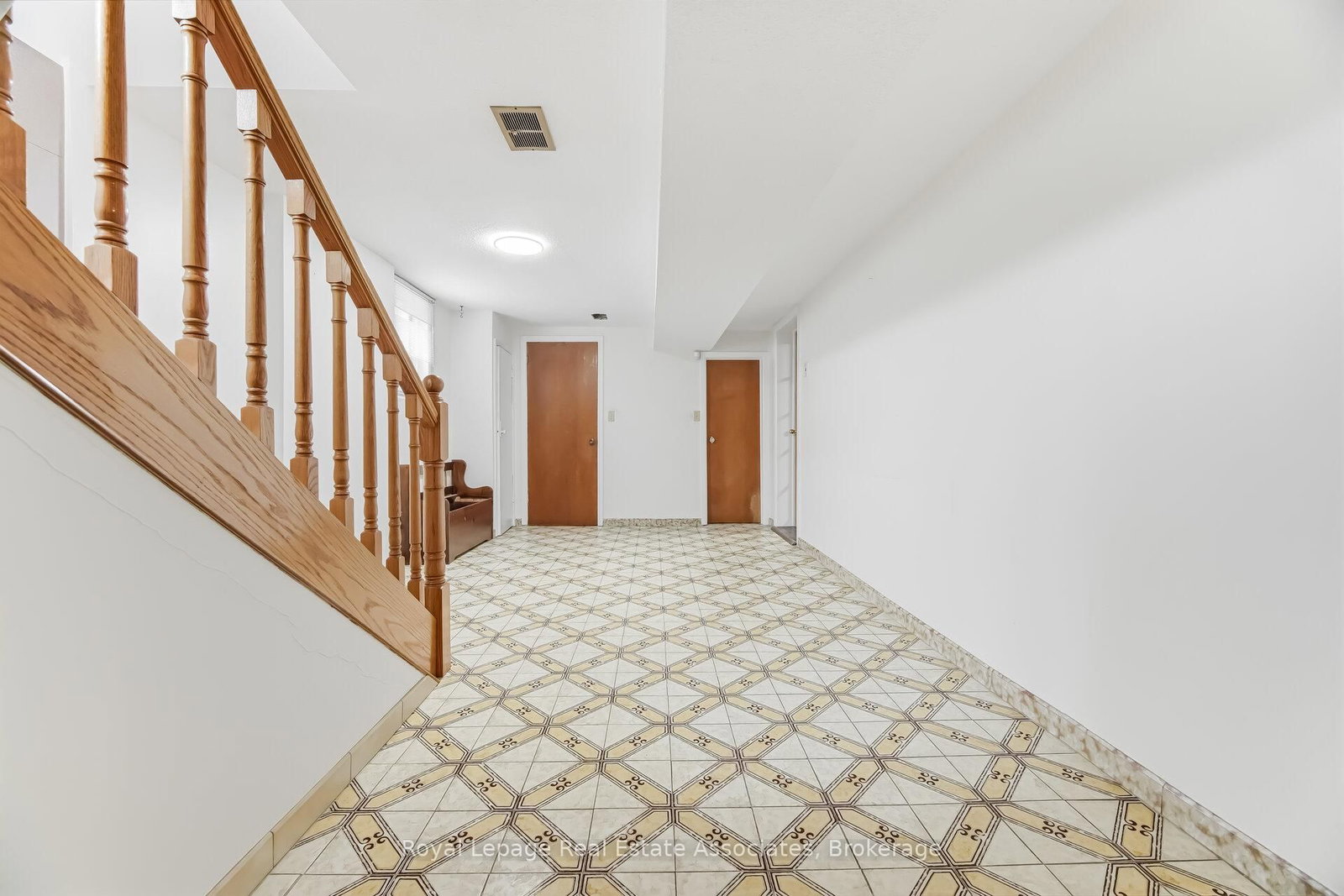 Detached House for sale at 5 Rosewood Avenue, Toronto, Ontario, M8Z 1X3 - Stonegate-Queensway - MLS: W12924746