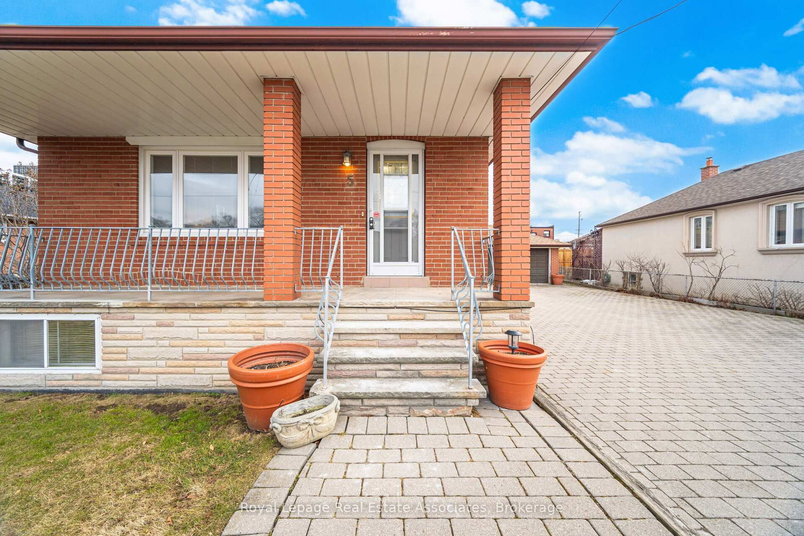 Detached House for sale at 5 Rosewood Avenue, Toronto, Ontario, M8Z 1X3 - Stonegate-Queensway - MLS: W12924746