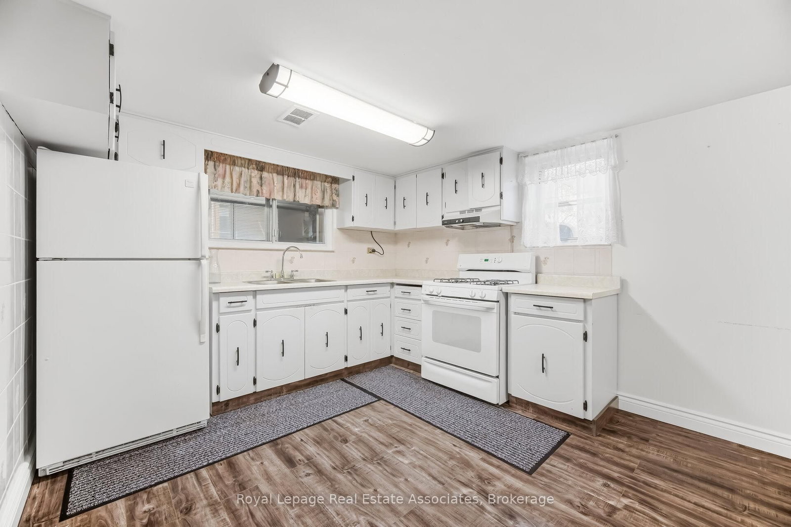 Detached House for sale at 5 Rosewood Avenue, Toronto, Ontario, M8Z 1X3 - Stonegate-Queensway - MLS: W12924746