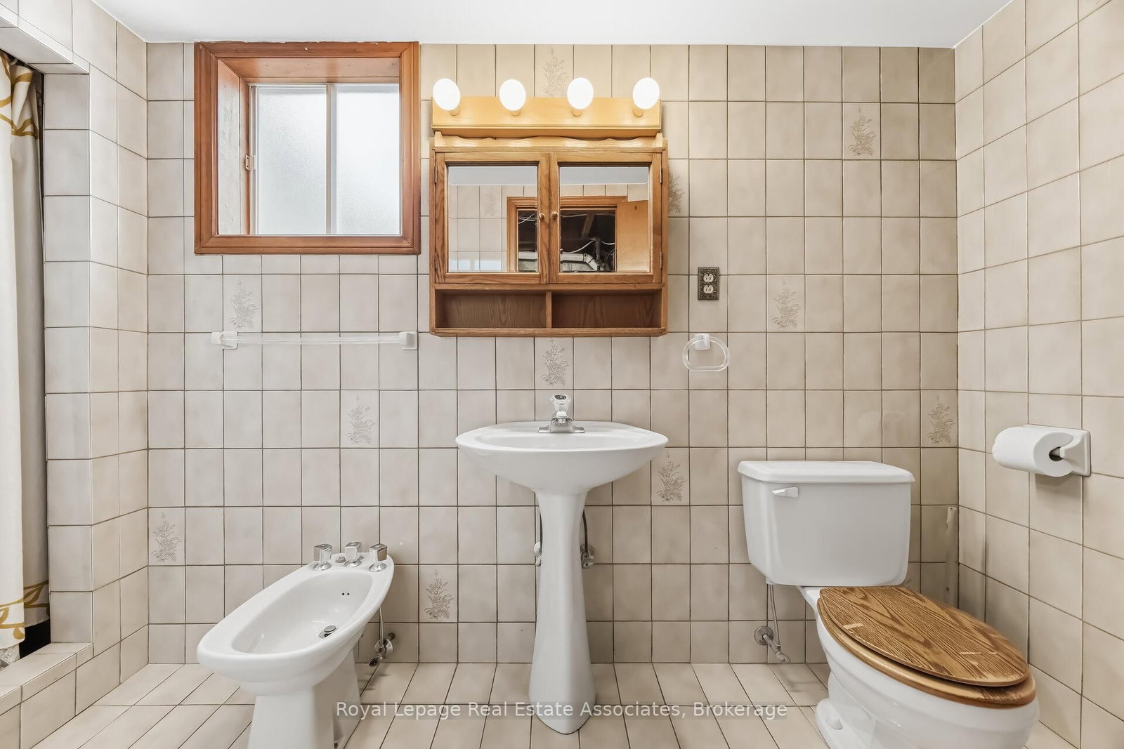 Detached House for sale at 5 Rosewood Avenue, Toronto, Ontario, M8Z 1X3 - Stonegate-Queensway - MLS: W12924746