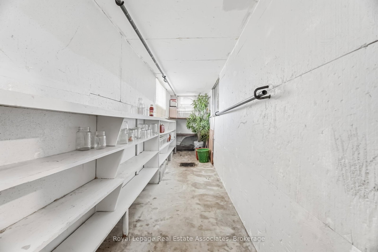 Detached House for sale at 5 Rosewood Avenue, Toronto, Ontario, M8Z 1X3 - Stonegate-Queensway - MLS: W12924746