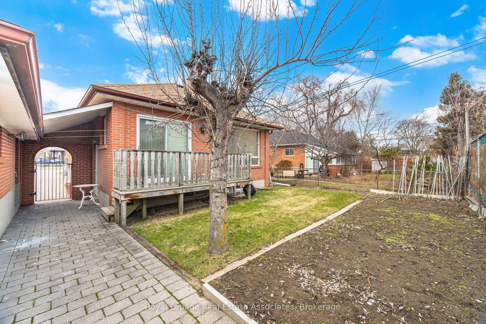 Detached House for sale at 5 Rosewood Avenue, Toronto, Ontario, M8Z 1X3 - Stonegate-Queensway - MLS: W12924746