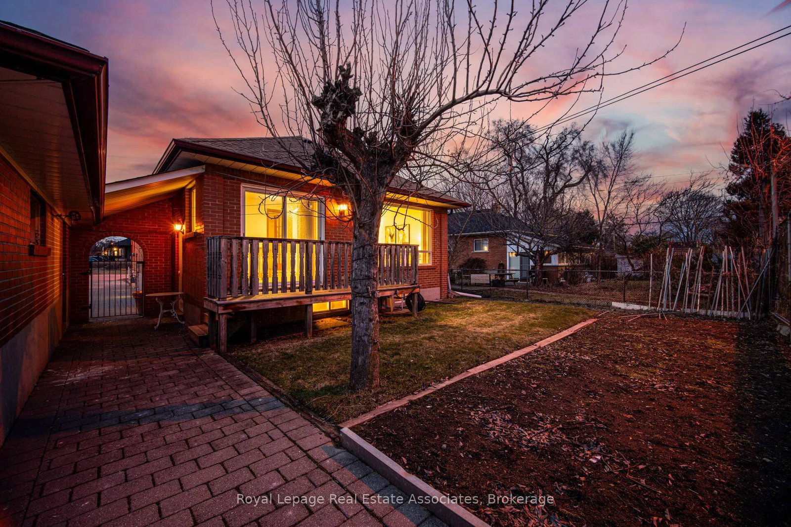 Detached House for sale at 5 Rosewood Avenue, Toronto, Ontario, M8Z 1X3 - Stonegate-Queensway - MLS: W12924746