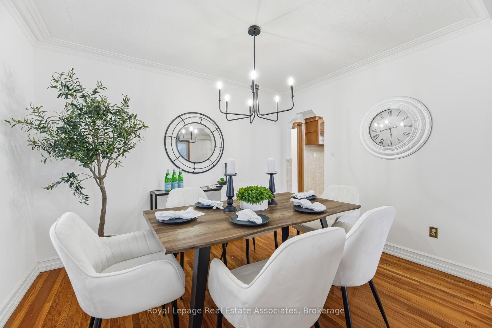 Detached House for sale at 5 Rosewood Avenue, Toronto, Ontario, M8Z 1X3 - Stonegate-Queensway - MLS: W12924746