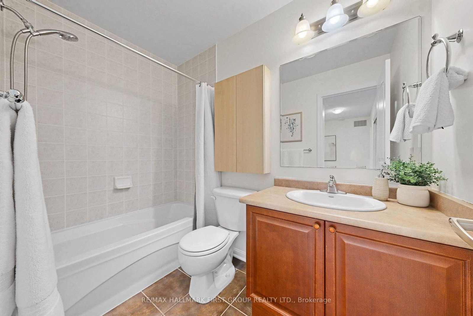 Detached House for sale at 929 Bessy Trail, Milton, Ontario, L9T 0H2 - Coates - MLS: W12925200