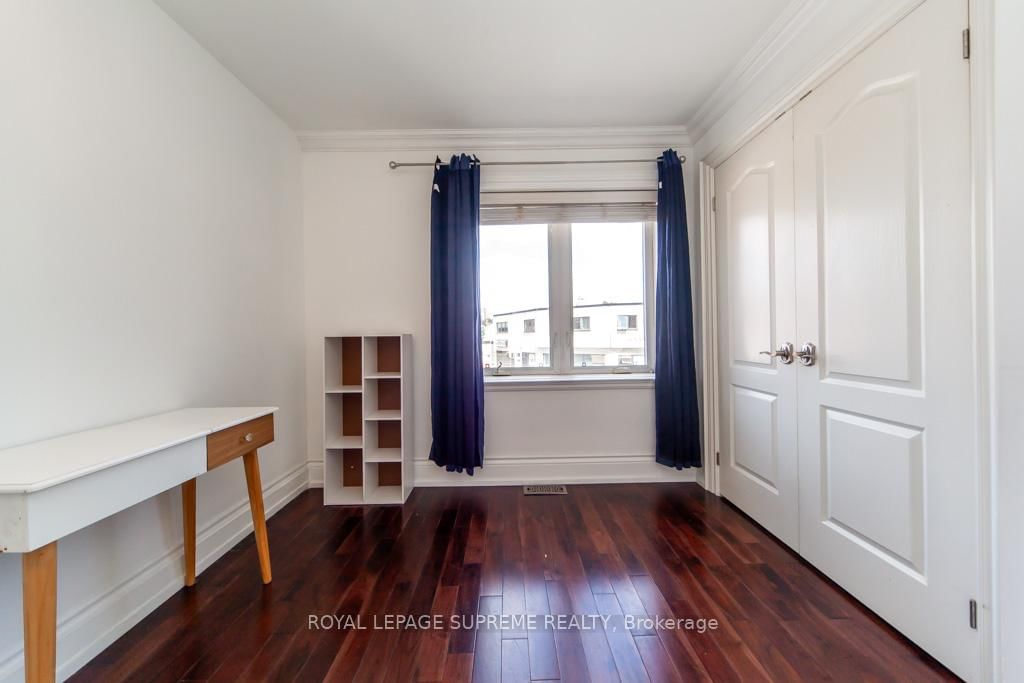 529 Rogers Road S - Photo 17