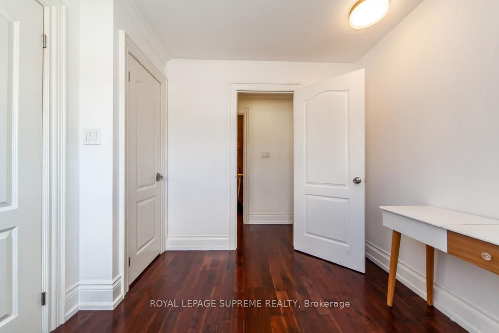 529 Rogers Road S - Photo 19