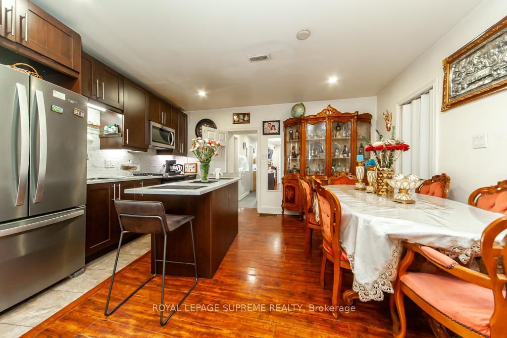 529 Rogers Road S - Photo 9