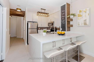 1106 - 220 Burnhamthorpe Road W