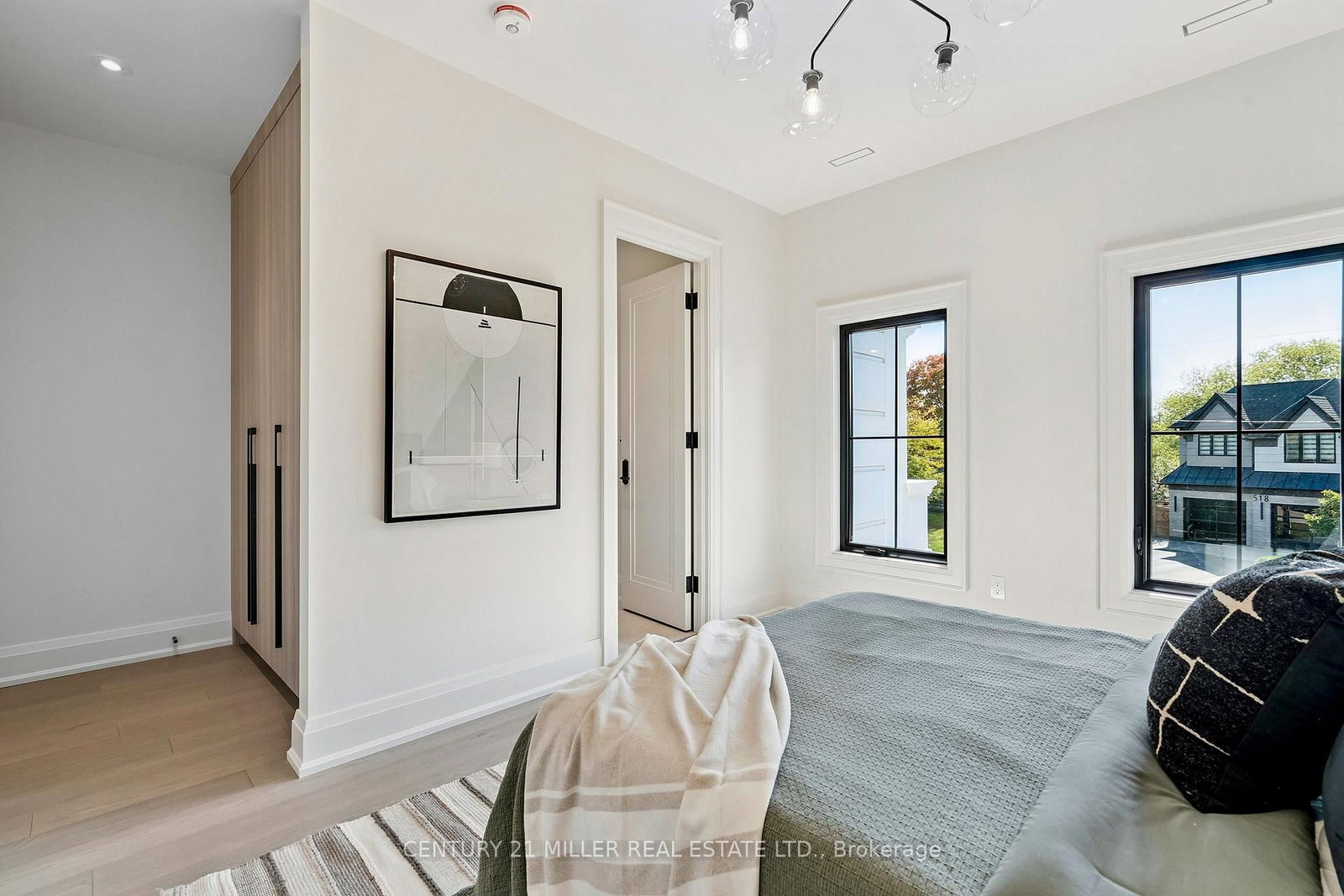 Detached House for sale at 517 Stafford Drive, Oakville, Ontario, L6L 4M4 - West - MLS: W12925558