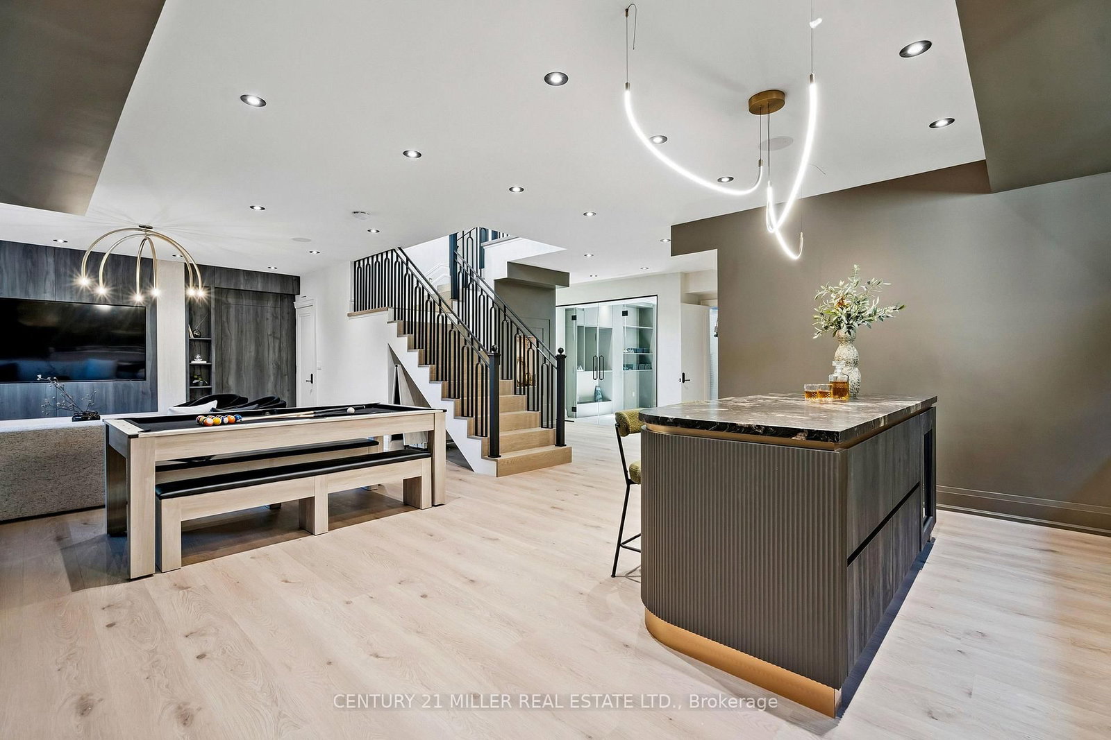 Detached House for sale at 517 Stafford Drive, Oakville, Ontario, L6L 4M4 - West - MLS: W12925558