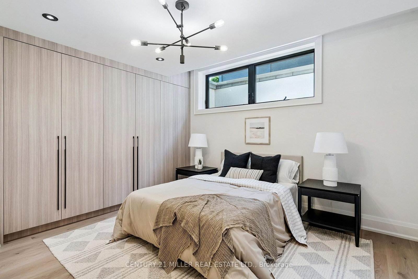 Detached House for sale at 517 Stafford Drive, Oakville, Ontario, L6L 4M4 - West - MLS: W12925558