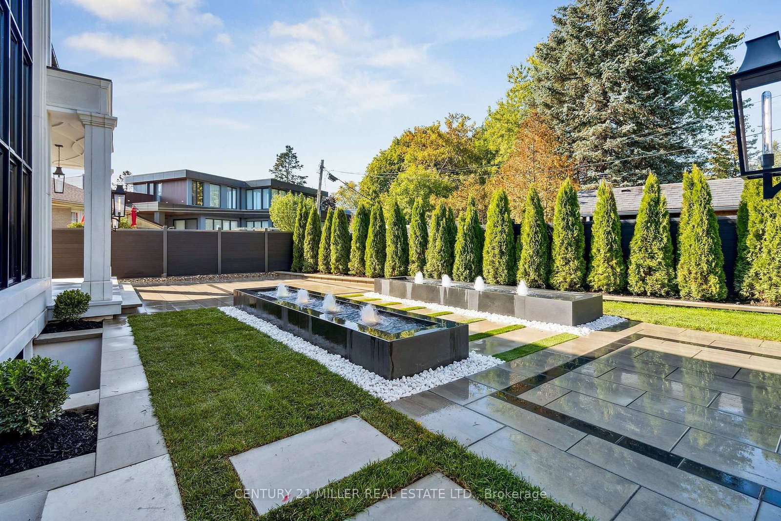 Detached House for sale at 517 Stafford Drive, Oakville, Ontario, L6L 4M4 - West - MLS: W12925558