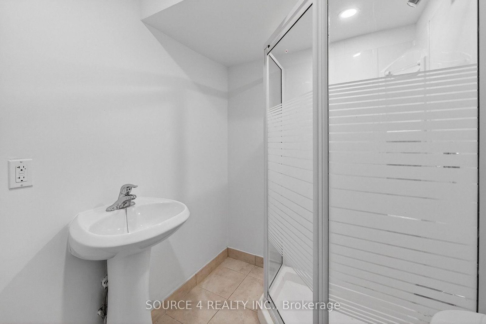 Semi-Detached House for sale at 19 Rainy Dale Road, Brampton, Ontario, L6V 4S7 - Madoc - MLS: W12925566