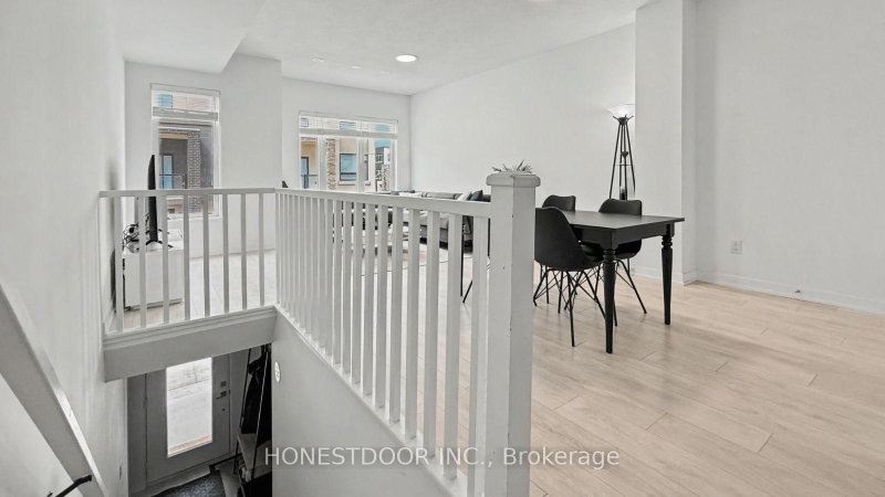 1095 Cooke Blvd photo 3