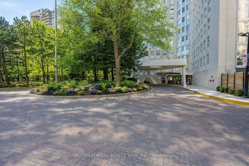 2201 - 3650 Kaneff Cres, Mississauga, L5A 4A1 | Image 2