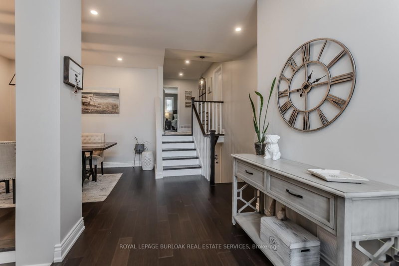 2360 Cavendish Dr, Burlington, L7P 3B4 | Image 2