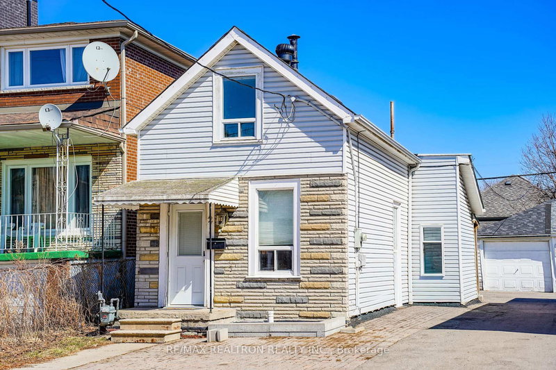 47 Greendale Ave, Toronto, M6N 4P4 | Image 3