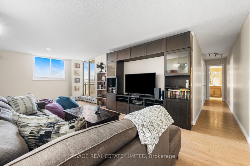 home for lease on 802-975 Warwick Court