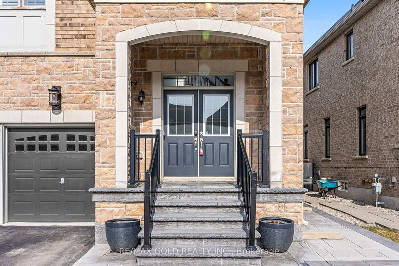 9 Fringetree Rd, Brampton, L6R 0B6 | Image 3