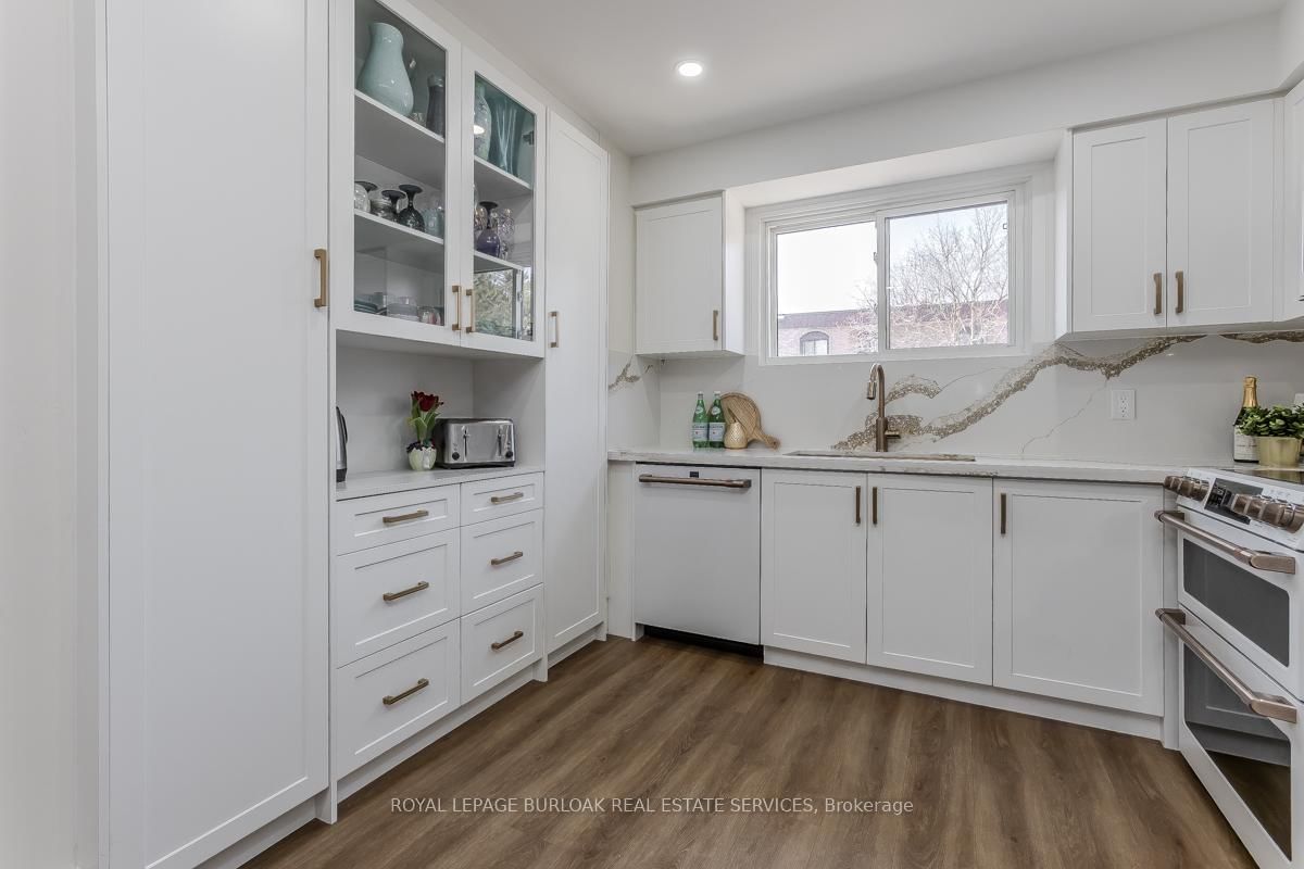 Townhouse for sale at 621 Francis Road, Burlington, Ontario, L7T 3X6 - LaSalle - MLS: W12926172