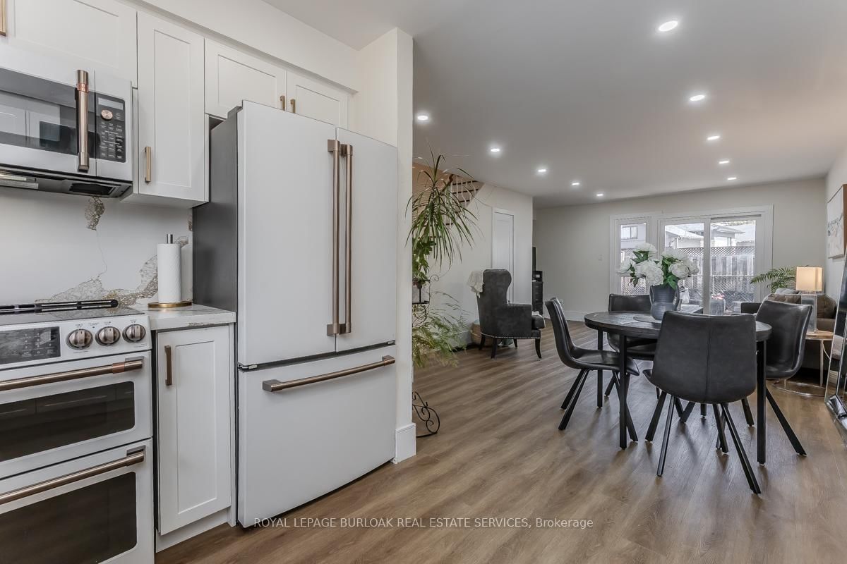 Townhouse for sale at 621 Francis Road, Burlington, Ontario, L7T 3X6 - LaSalle - MLS: W12926172