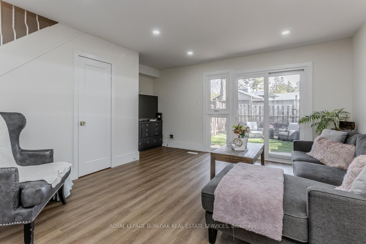 Townhouse for sale at 621 Francis Road, Burlington, Ontario, L7T 3X6 - LaSalle - MLS: W12926172