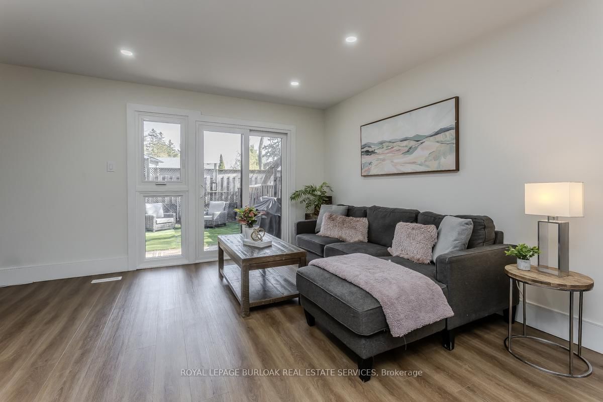 Townhouse for sale at 621 Francis Road, Burlington, Ontario, L7T 3X6 - LaSalle - MLS: W12926172