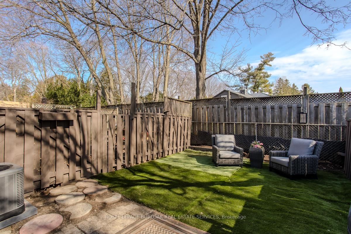 Townhouse for sale at 621 Francis Road, Burlington, Ontario, L7T 3X6 - LaSalle - MLS: W12926172