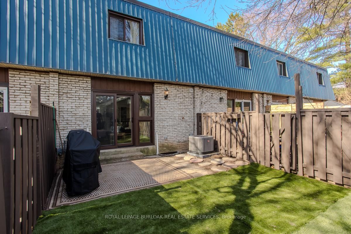 Townhouse for sale at 621 Francis Road, Burlington, Ontario, L7T 3X6 - LaSalle - MLS: W12926172