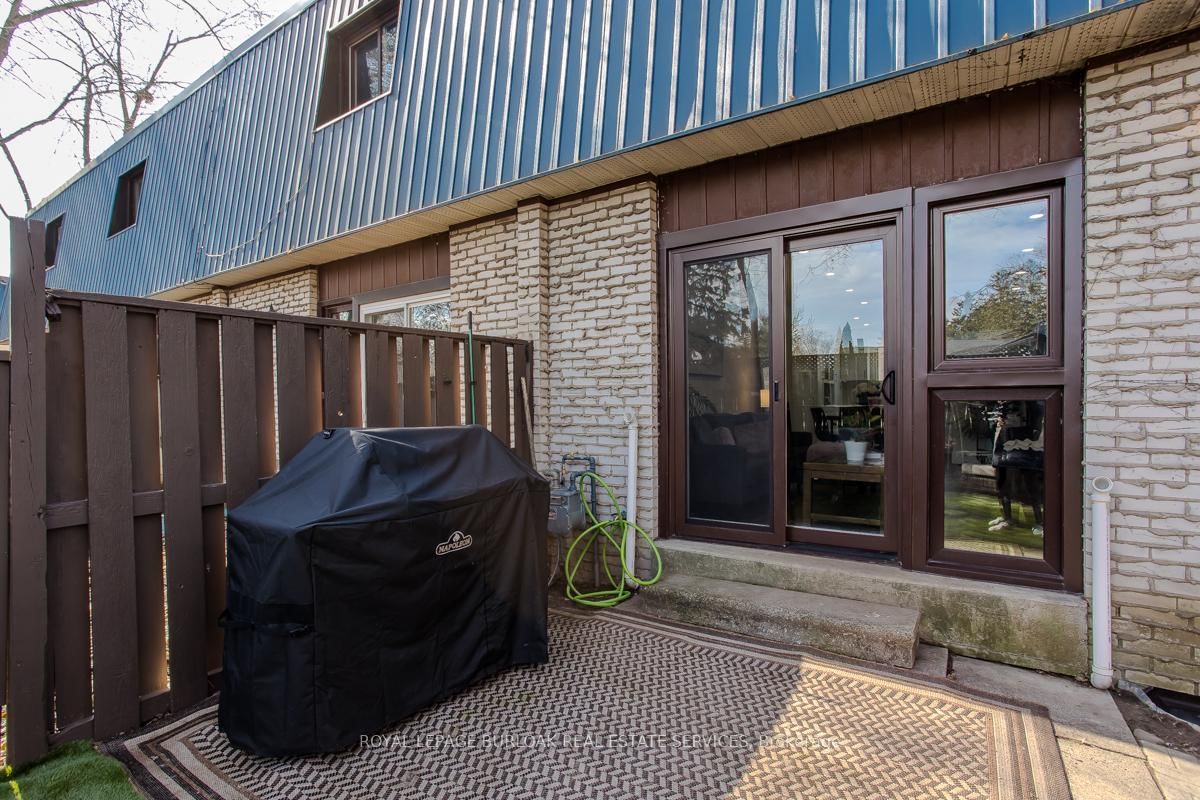 Townhouse for sale at 621 Francis Road, Burlington, Ontario, L7T 3X6 - LaSalle - MLS: W12926172